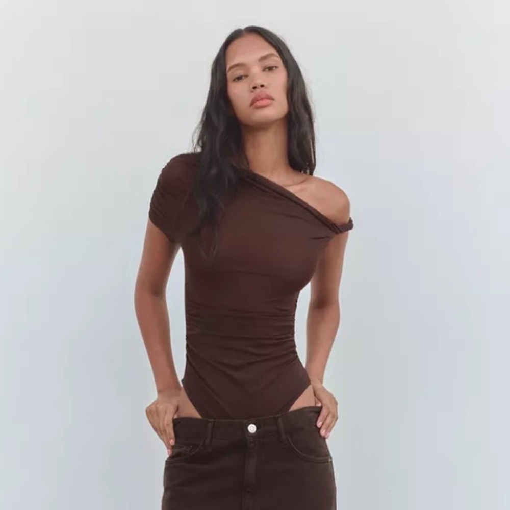 Chic Brown Wide-Leg Jumpsuit with Asymmetrical Neckline